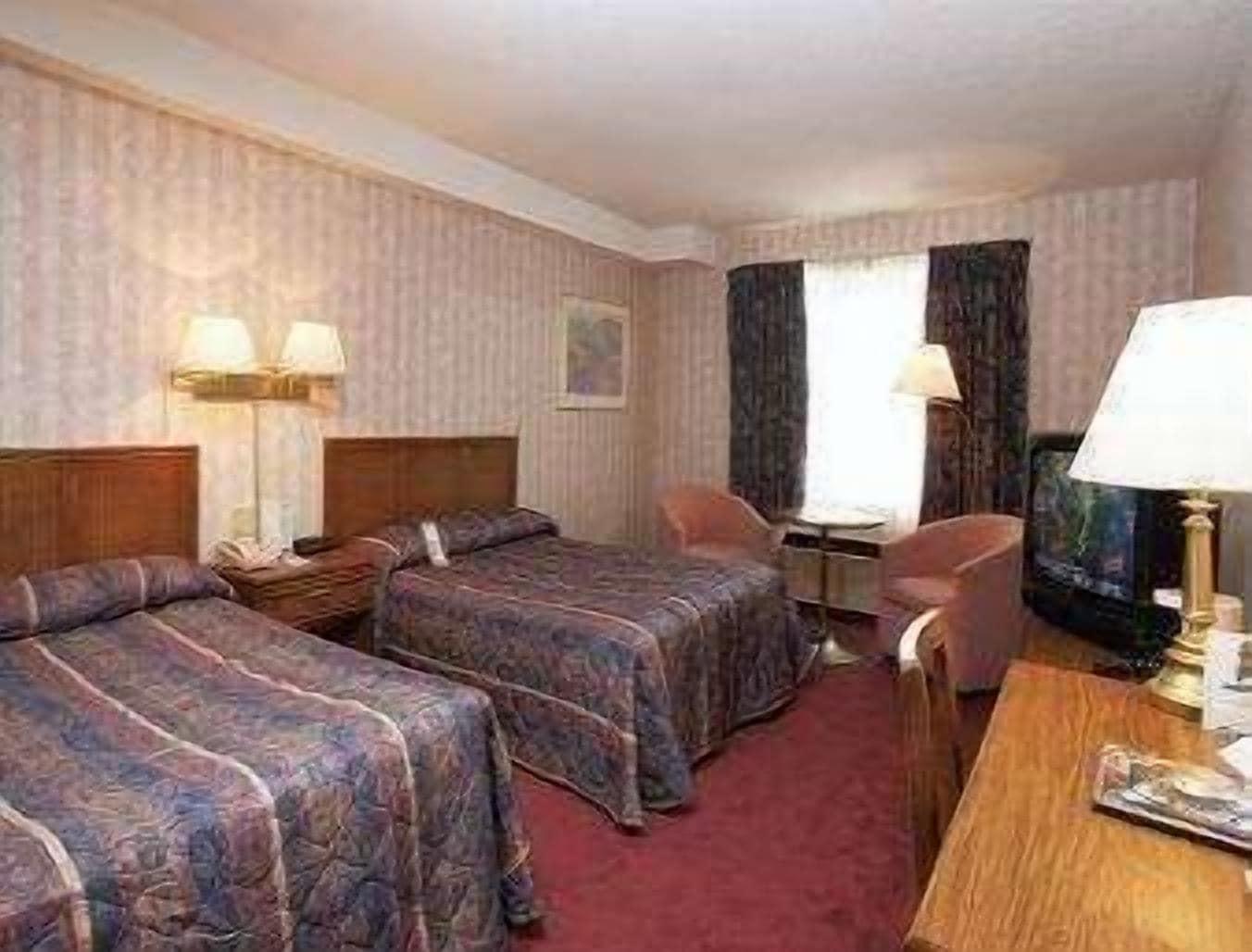 Travelodge By Wyndham Niagara Falls Lundys Lane الغرفة الصورة