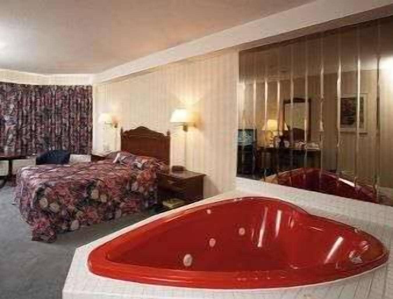 Travelodge By Wyndham Niagara Falls Lundys Lane الغرفة الصورة